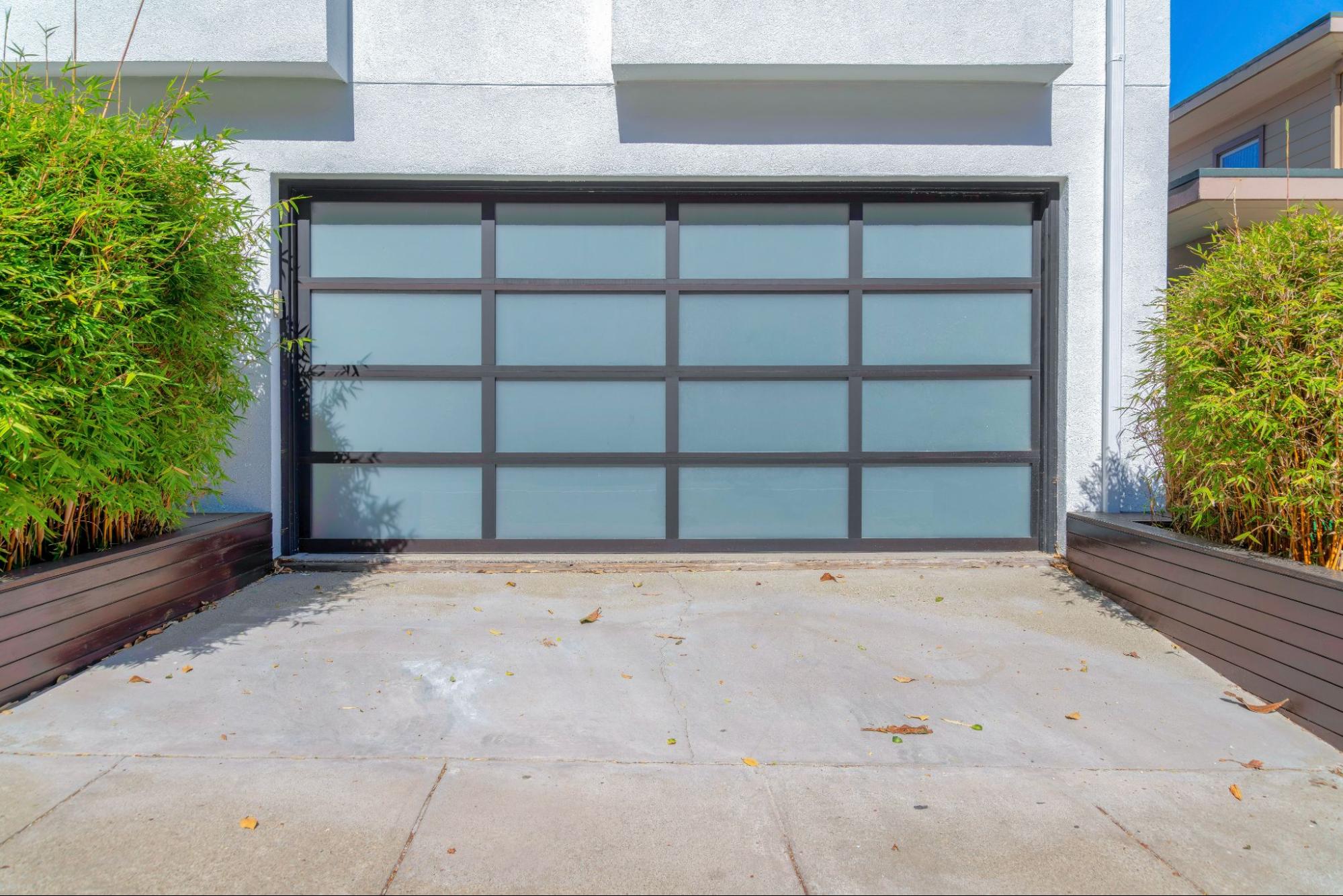 Glass Overhead Doors Solutions in Irving and Garland, TX<br />

